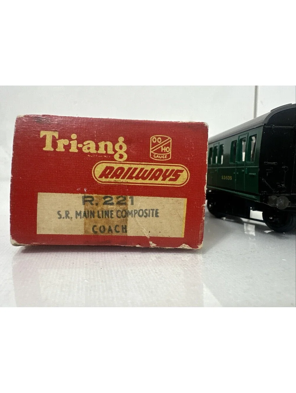Vintage Tri-ang OO Gauge Southern Region Malachite Green Coach & Van X4 Boxed
